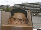 Demonstranti v maskách Donalda Trumpa, Kim-ong-una a jihokorejského prezidenta...