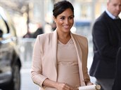 Sv�tl� barva v�vodkyni velmi slu��. Na konci ledna 2019 obl�kla na n�v�t�vu...