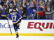 Jaden Schwartz slav vtzn gl St. Louis Blues, kterm zkompletoval hattrick.