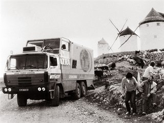 Expedice Tatra kolem světa u větrných mlýnů ve Španělsku (1987)