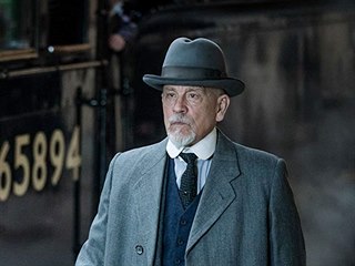 John Malkovich jako Hercule Poirot