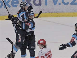 Liberečtí hokejisté slaví vyrovnání finálové série s Třincem.