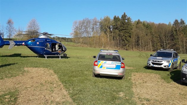 Policist na eleznobrodsku ptrali po mlad en (19. dubna 2019).