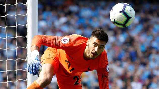 Paulo Gazzaniga, brank Tottenhamu, v akci