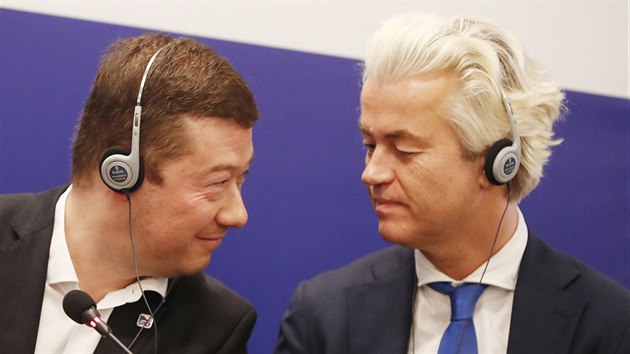 Pedseda hnut Svoboda a pm demokracie (SPD) Tomio Okamura a pedseda nizozemsk Strany pro Svobodu Geert Wilders na tiskov konferenci ped demonstrac proti dikttu Evropsk unie" (25. dubna 2019)