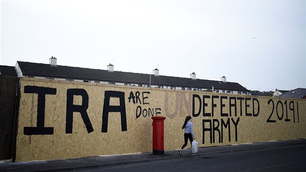 Graffiti v severoirskm Londonderry (19. dubna 2019)