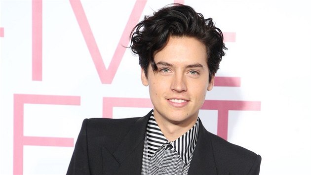 Cole Sprouse na premie filmu Five Feet Apart (8. 3. 2019)