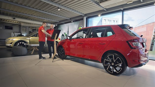 Plzeň má prvenství. V prodejně Autocentrum Jan Šmucler otevřeli první digitální showroom značky Škoda. (24. 4. 2019)