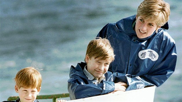Princ Harry, princ William a princezna Diana u Niagarskch vodopd v jnu 1991