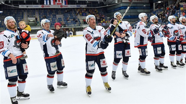 Chomutovští hokejisté se loučí s diváky po skončené sezoně.