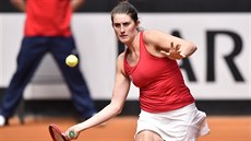 Kanadská tenistka Rebecca Marinová v baráovém utkání Fed Cupu proti esku.