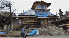 Rekonstrukce vyhoelé chaty Libuín na Pustevnách finiuje. (3. bezna 2014)