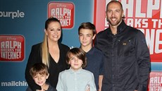 Melissa Joan Hartová s rodinou na premiéře filmu Raubíř Ralf a internet...