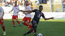 Slávistický záložník Ibrahim Traoré u míče během duelu se Zlínem.