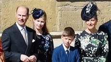Princ Edward, hrabnka z Wessexu Sophie, jejich dcera Lady Louise Windsorová a...
