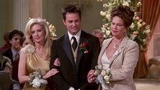 Morgan Fairchildová, Matthew Perry a Kathleen Turnerová v seriálu Pátelé (2002)