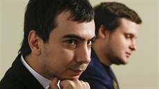 Ru�tí komici Alexej Stoljarov a Vladimir Kuzn�cov vystupující pod pseudonymy...