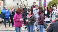 Proti budování hlubinného úložiště jaderného odpadu v lokalitě Hrádek protestovali koncem dubna i lidé v Dolní Cerekvi. I zde se obávali poškození vodních zdrojů.