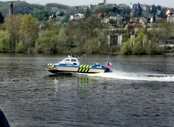 Plavidlo poíní policie.