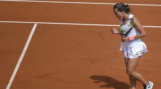 eská tenistka Barbora Strýcová v utkání 1. kola na praském turnaji.