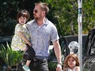 Ryan Gosling a jeho dcery Amanda Lee a Esmeralda Amanda (Los Angeles, 1. íjna...
