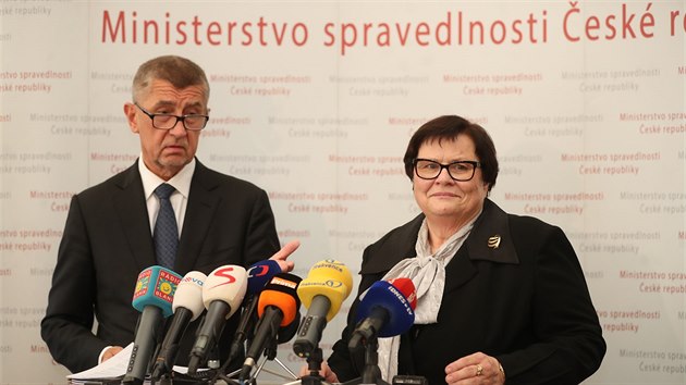 Premiér Andrej Babiš uvedl do funkce ministryni spravedlnosti Marii Benešovou. (30. dubna 2019)