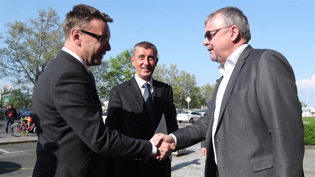 Premir Andrej Babi uvedl do funkce ministra dopravy Vladimra Kremlka. V ele resortu nahradil Dana oka. (30. dubna 2019)