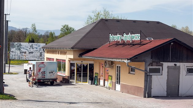 Jeden z obchodů na severu Jesenicka u hranice s Polskem. (duben 2019)