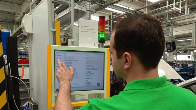 Počítačový systém ve Škodě Auto Kvasiny zatím pomáhá hlavně mistrům organizovat výrobu (23. 4. 2019).