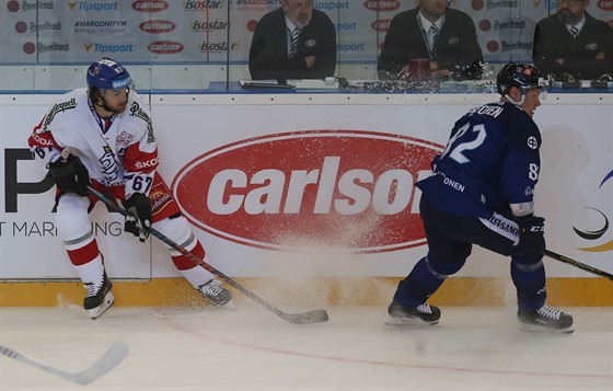 Michael Frolík (vlevo) v utkání Carlson Hockey Games proti Finsku.
