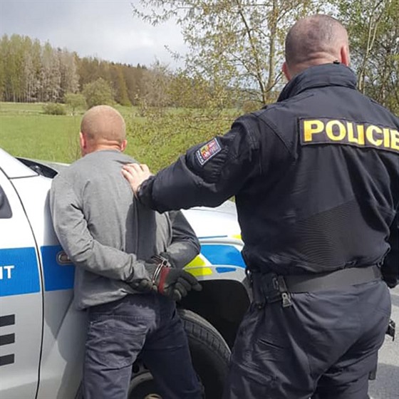 Policisté Bosaka zadrželi poblíž křižovatky Kařízek - Mýto - Sirá. (6. května 2019)