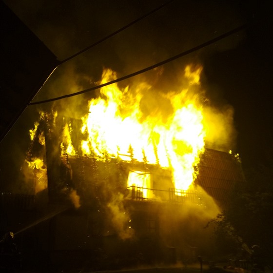Požár rodinného domu ve Skalici, části Frýdku-Místku, způsobil v noci na dnešek...