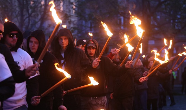 V Brn se seli demonstranti a pochodovali mstem. (1. kvtna 2019)