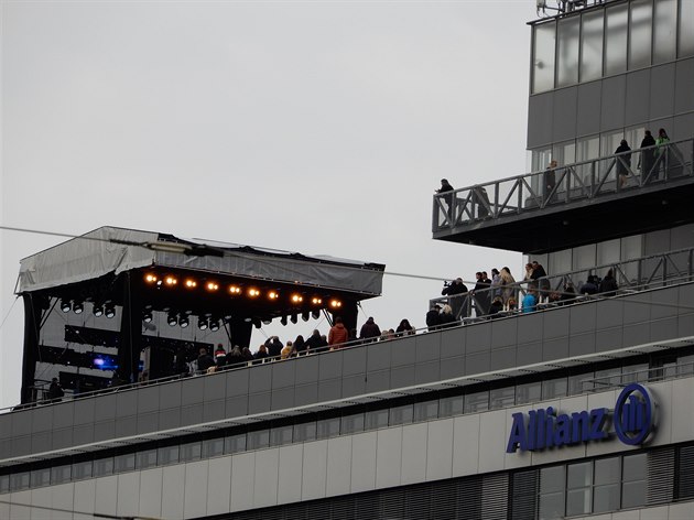 Rockový koncert kapely Kabát na terase lodi Allianz.