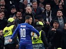 Eden Hazard z Chelsea a fanouci Frankfurtu.