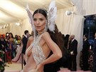 Emily Ratajkowski na Met Gala 2019