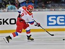 Alexandr Ovekin pálí bhem utkání proti esku