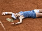 výcarská tenistka Jil Teichmannová  se raduje z vítzství na turnaji v Praze.