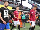 Fotbalisté Sparty (v erveném) a Baníku Ostrava nastupují k utkání nadstavbové...