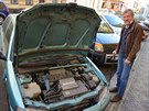 Auto v�t�inou nabíjí na Smíchov� p�ed kostelem.