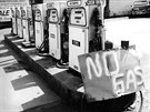 Uzavená benzinka v americkém San Franciscu bhem ropné krize