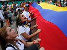 Lidé protestují proti autoritáskému reimu prezidenta Nicoláse Madura. (1....