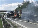 Při požáru autobusu na Pražském okruhu zemřel jeden člověk (2. května 2019)