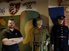 V muzeu jsou k vidní vojenské uniformy, motocykly, zbran a dalí artefakty....