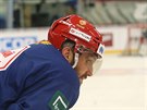Ruský hokejista Alexander Ovekin na tréninku v Brn.