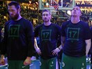 Basketbalisté Boston Celtics si oblékli trika s íslem 17 k poct nedávno...