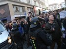 V Brn se seli demonstranti a pochodovali mstem. (1. kvtna 2019)