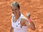 Tenistka Barbora Strcov se raduje z postupu do semifinle WTA turnaje v Praze.