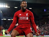 Georginio Wijnaldum (Liverpool) se raduje ze vstřeleného gólu do sítě Barcelony.
