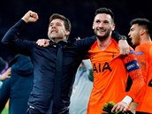 Mauricio Pochettino, trenr fotbalist Tottenhamu, slav postup do finle Ligy...